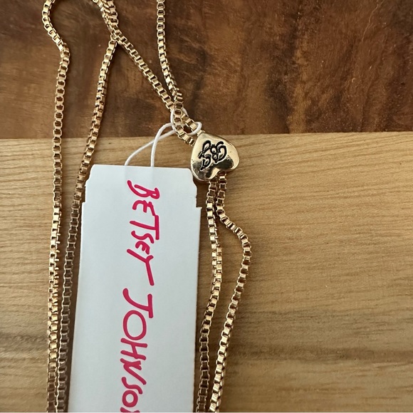 Betsey Johnson Mauve Red Heart Shaped Pendant long necklace 20 Inches NWT - Picture 4 of 5